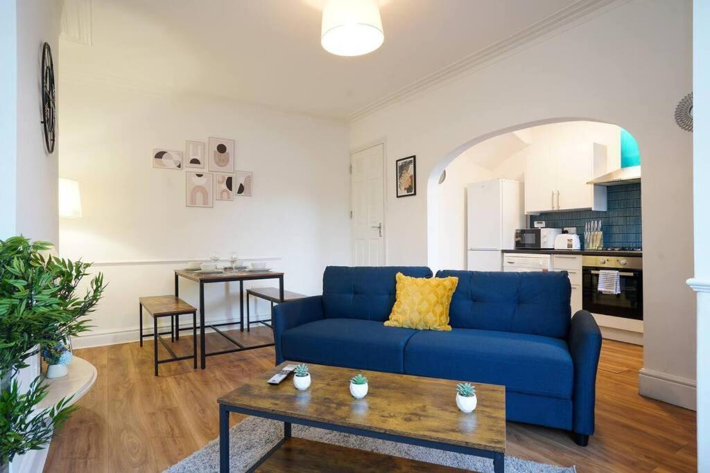 3 Bedroom Home With Free Parking Лидс Экстерьер фото