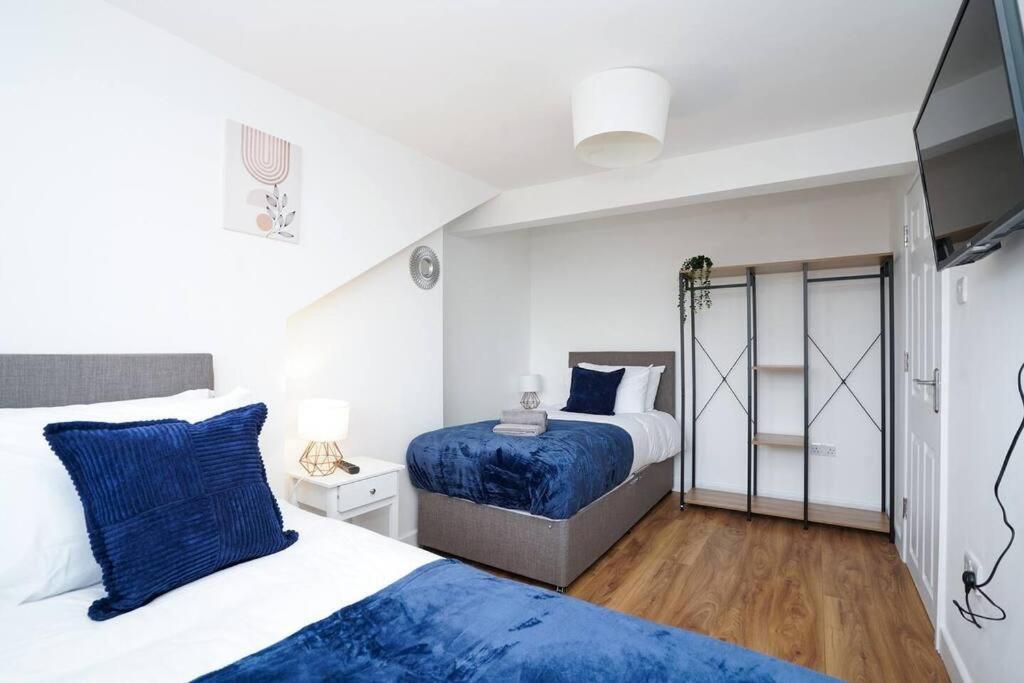 3 Bedroom Home With Free Parking Лидс Экстерьер фото